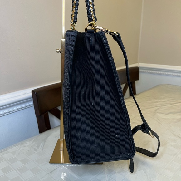 Givenchy black Crossbody/shoulder bag with Gold Chain - Picture 4 of 7